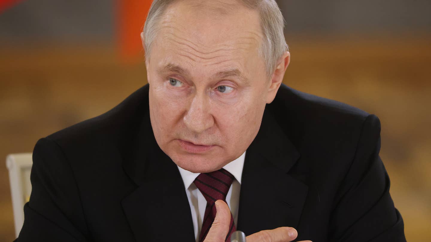 الرئيس الروسي فلاديمير بوتين يضغط على الهجوم الأوكراني المضاد.