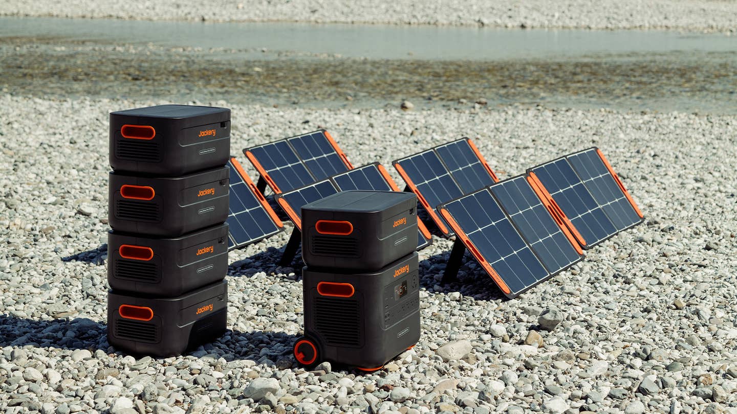 Jackery Solar Generator 2000 Plus 
