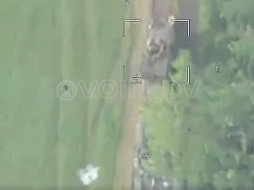 A Russian Lancet loitering munition is about to hit the Ukrainian T-72 tank. (VOIN DV video screencap)