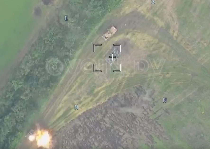 A wider view of the incident, showing the tank moving north while an MRAP is struck by Russian fire. (VOIN DV screencap)