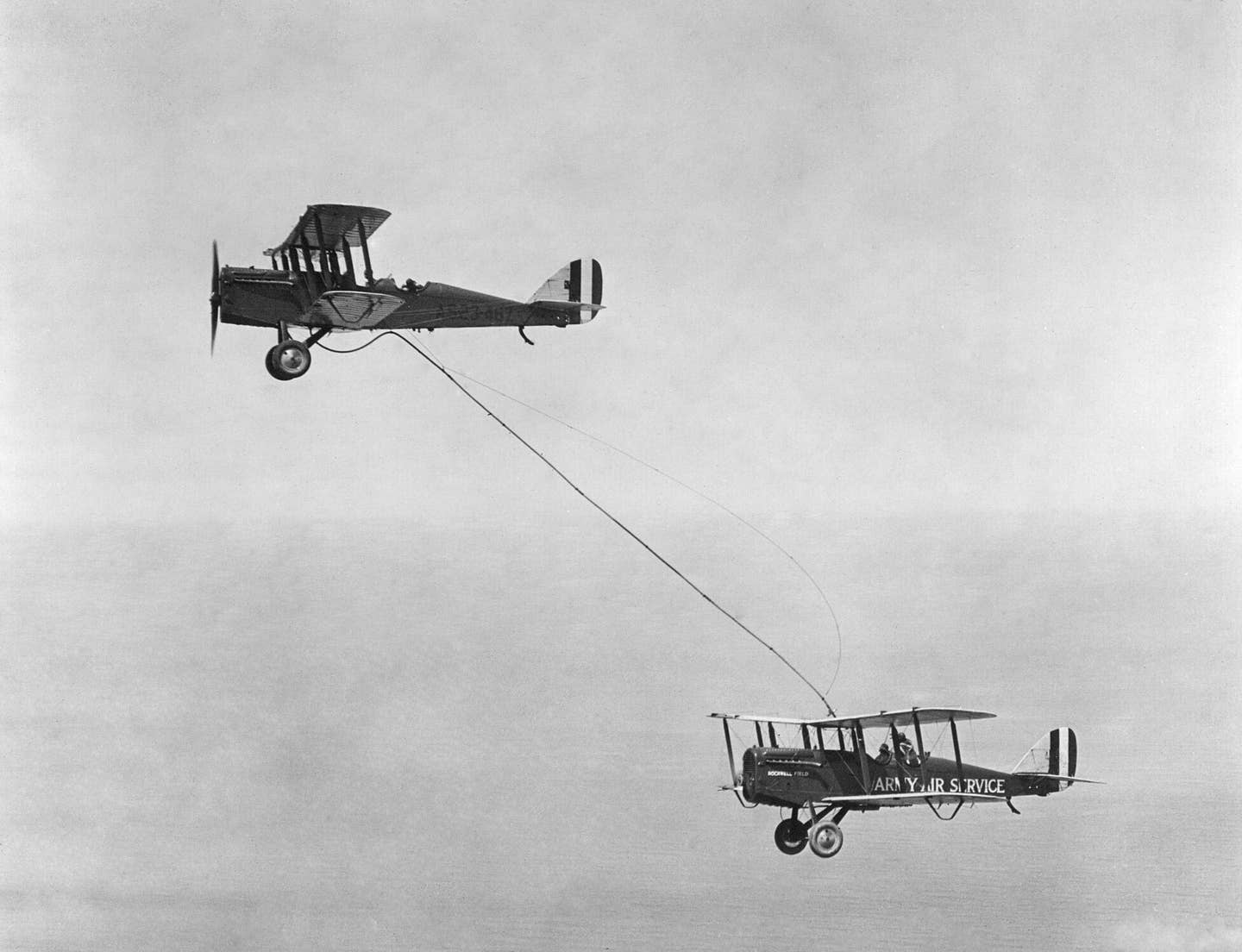 Refueling in mid-air at Rockwell Field, California, June 27, 1923. The tanker was flown by 1st Lt. Virgil Hine and 1st Lt. Frank W. Seifert, the receiver by Capt. Lowell H. Smith and 1st Lt. John P. Richter. <em>U.S. Air Force</em>