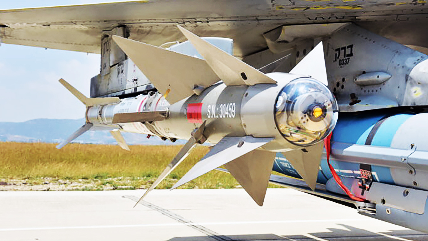 صواريخ تدريب بيثون Python الإسرائيلية متخفية بذكاء في صورة صواريخ Sidewinders الأمريكية لسلاح الجو السنغافوري RSAF