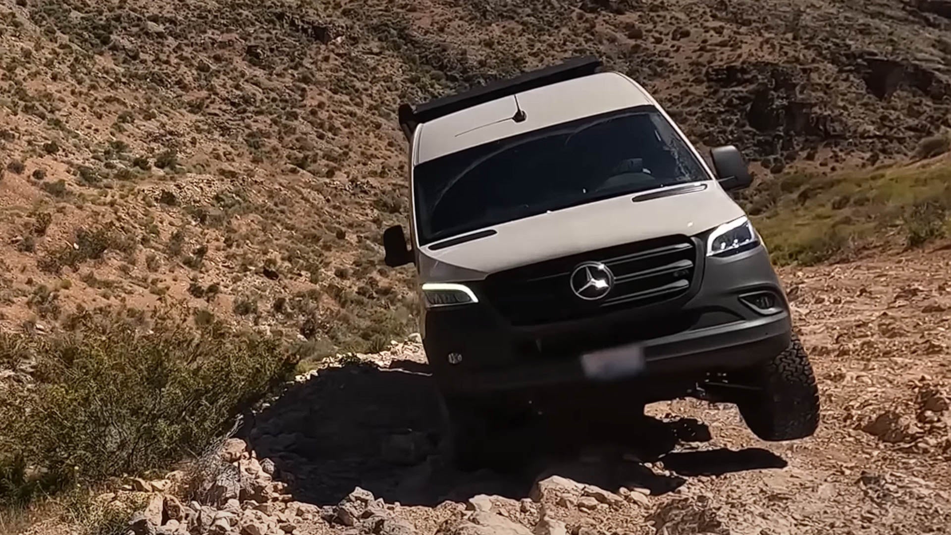 ربما لا تقود سيارة Mercedes Camper Van في طريق Jeep Trail في ولاية يوتا دون خبرة