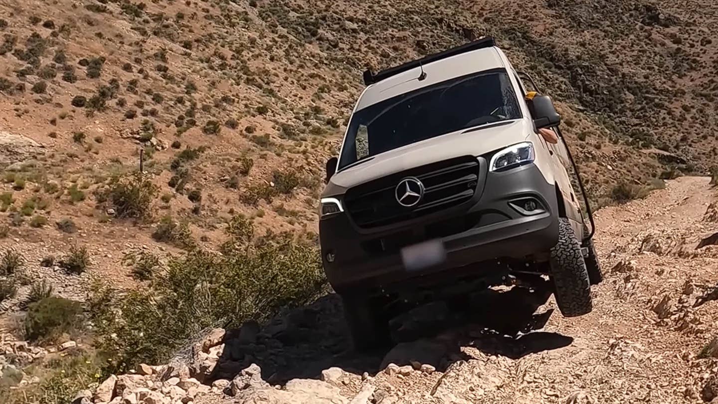 Probabilmente non guideresti un furgone Mercedes sulla pista Utah Jeep senza alcuna esperienza