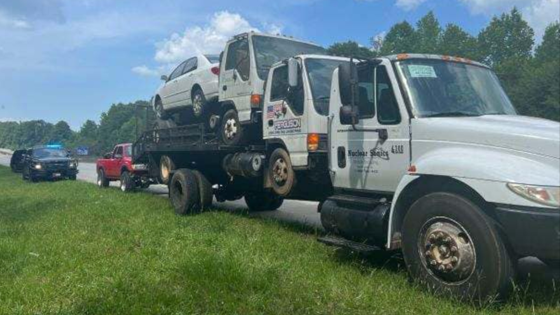 No, You Can't Stack Multiple Trucks on a Rollback Wrecker - Vimarsana News