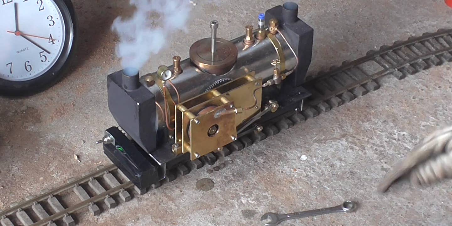 This Tiny Coal-Fired Steam Turbine Locomotive Actually Works