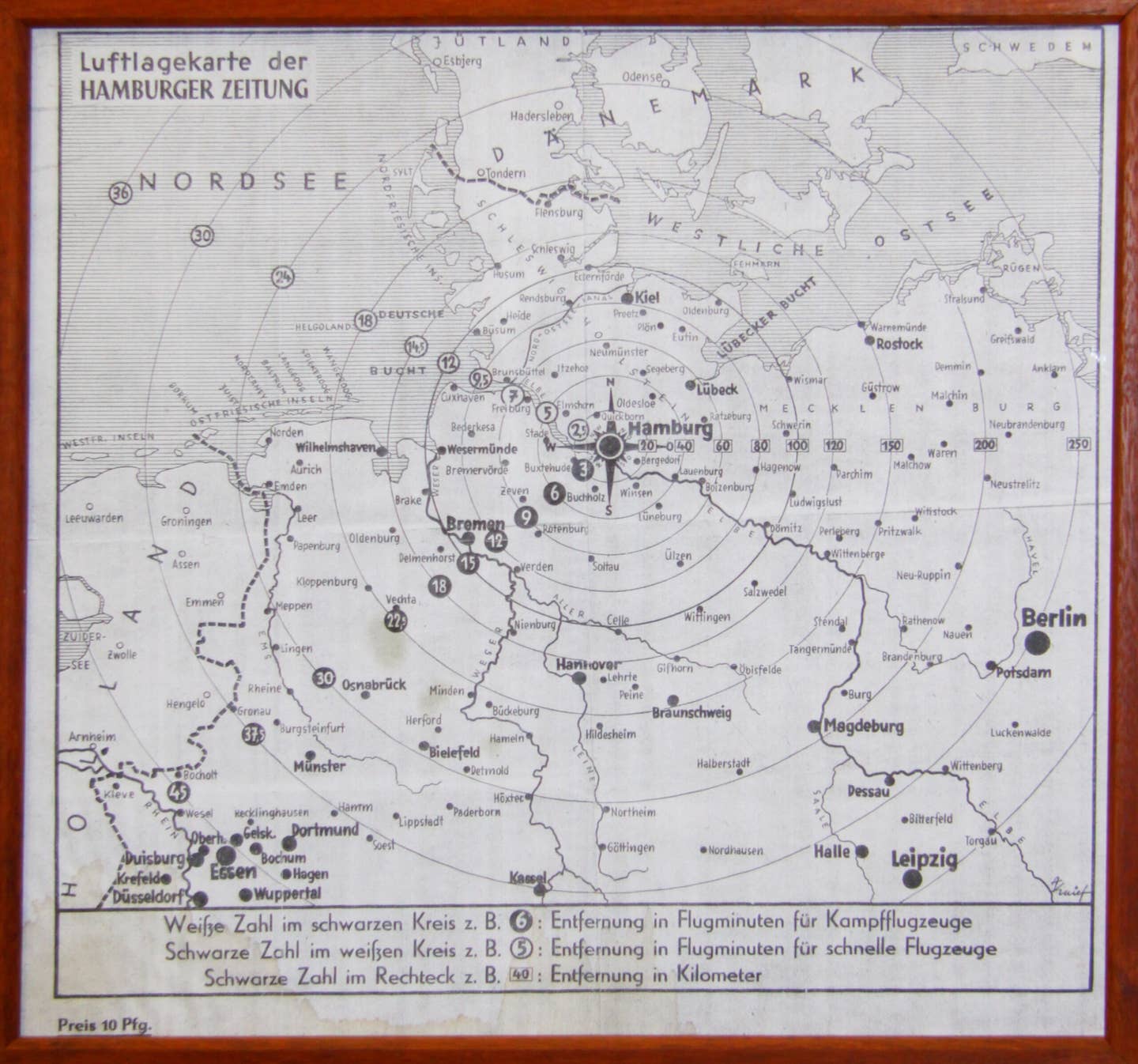 A map of Hamburg from the German <em>Hamburger Zeitung</em> newspaper shows the travel time in minutes for Allied bombers and fighters. <em>Morn/Wikimedia Commons</em>