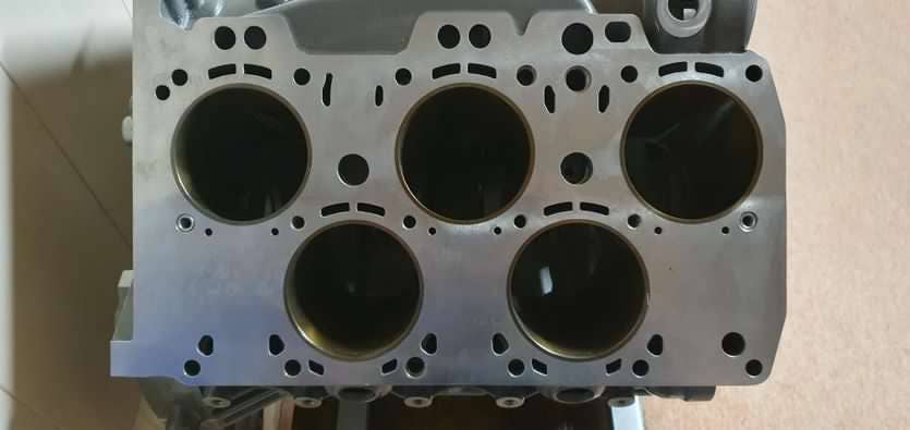 Volkswagen W10 engine prototype, engine block, looking down the cylinder bore