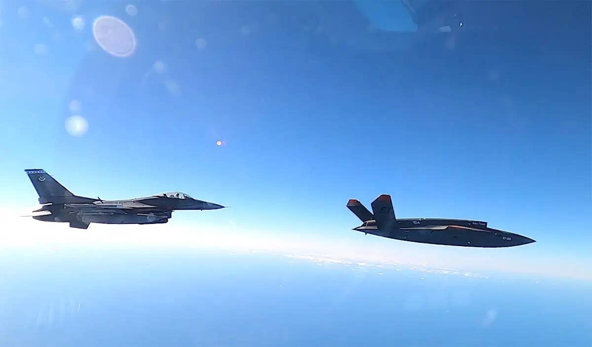 An XQ-58A, at right, in formation with an F-16 Viper, during a previous test at Eglin in 2022. <em>USAF</em>