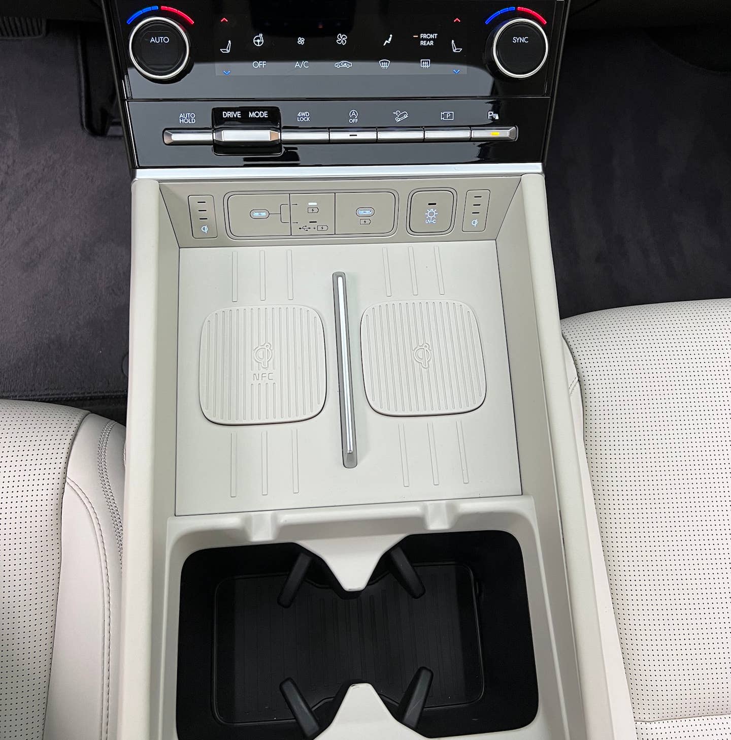 2024 Hyundai Santa Fe center console