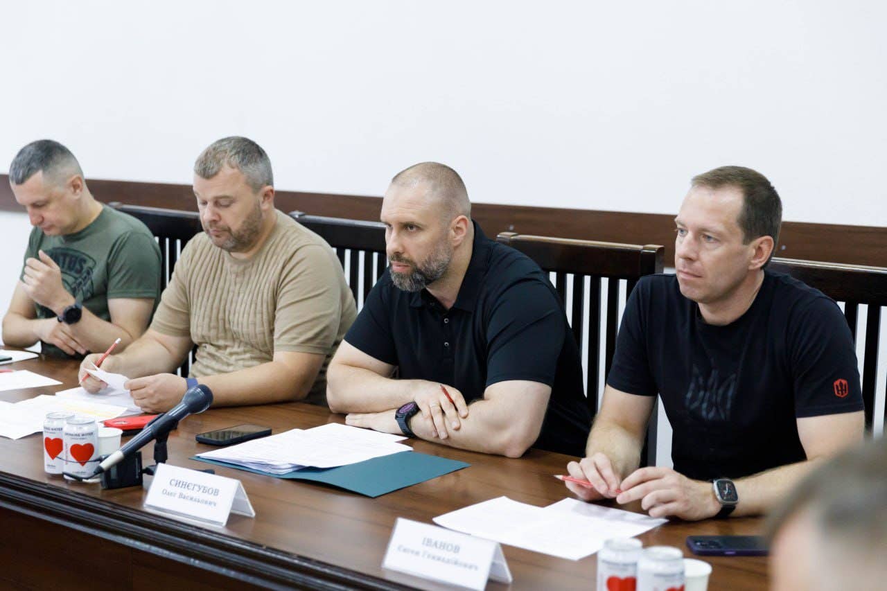 Kharkiv Regional State Administrator Oleg Synegubov (third from left) discusses plans to evacuate Kupiansk. (Oleg Synegubov Telegram)