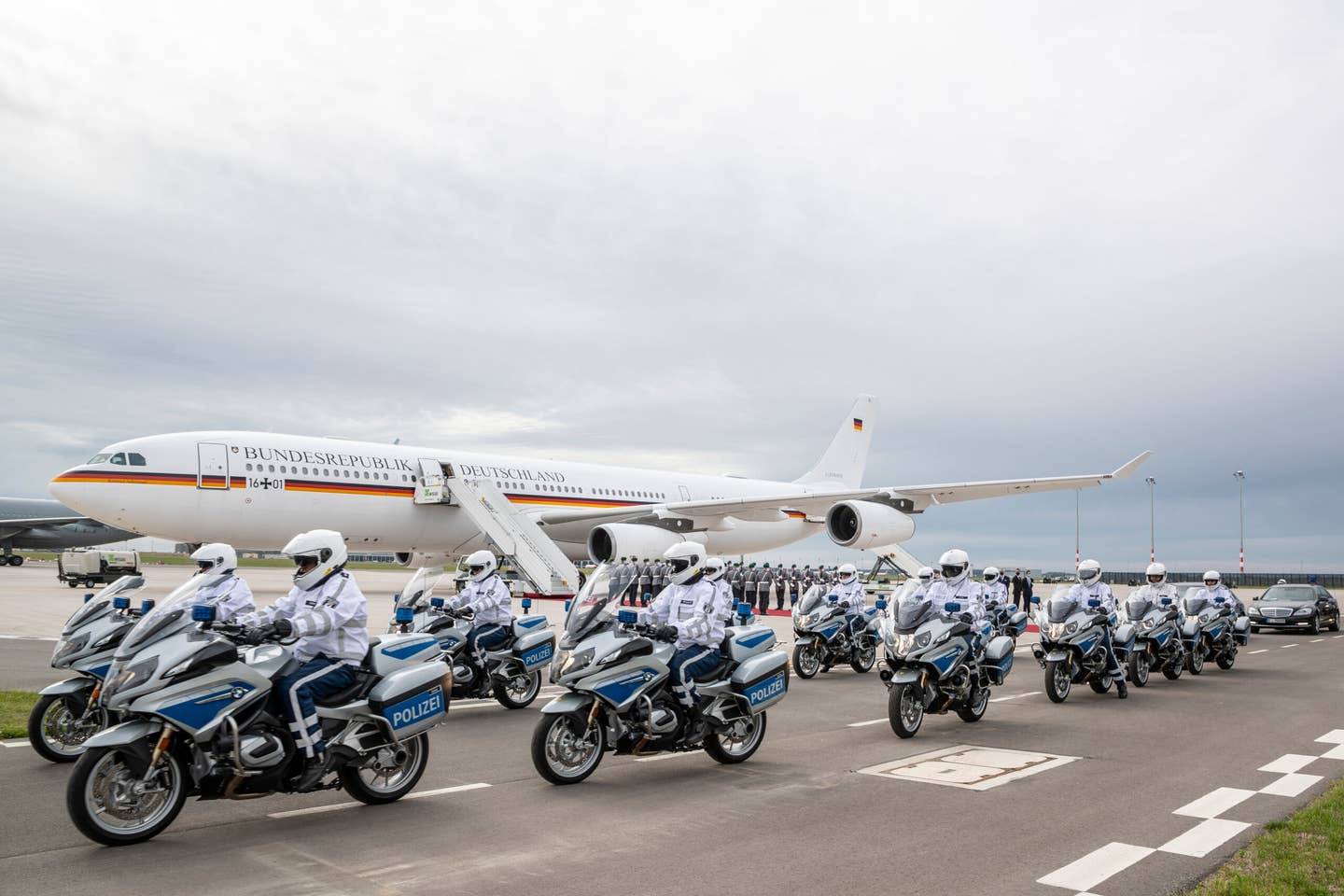 German Police, honor guards, and foreign office officials practice a state visit at Berlin Brandenburg Airport, with an A340 in the background. <em>Bundeswehr/Jane Schmidt</em>