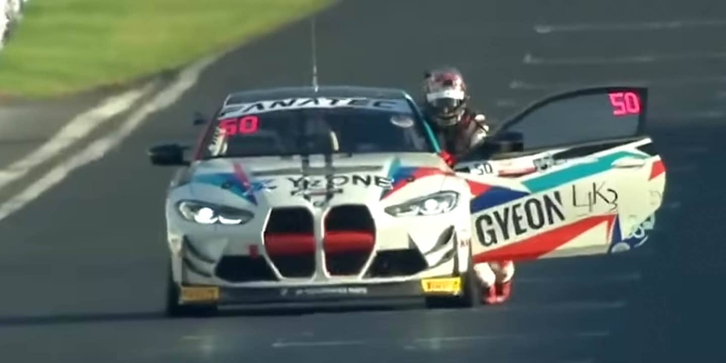 Tenacious Race Car Driver Pushes Stalled BMW M4 Across the Finish Line