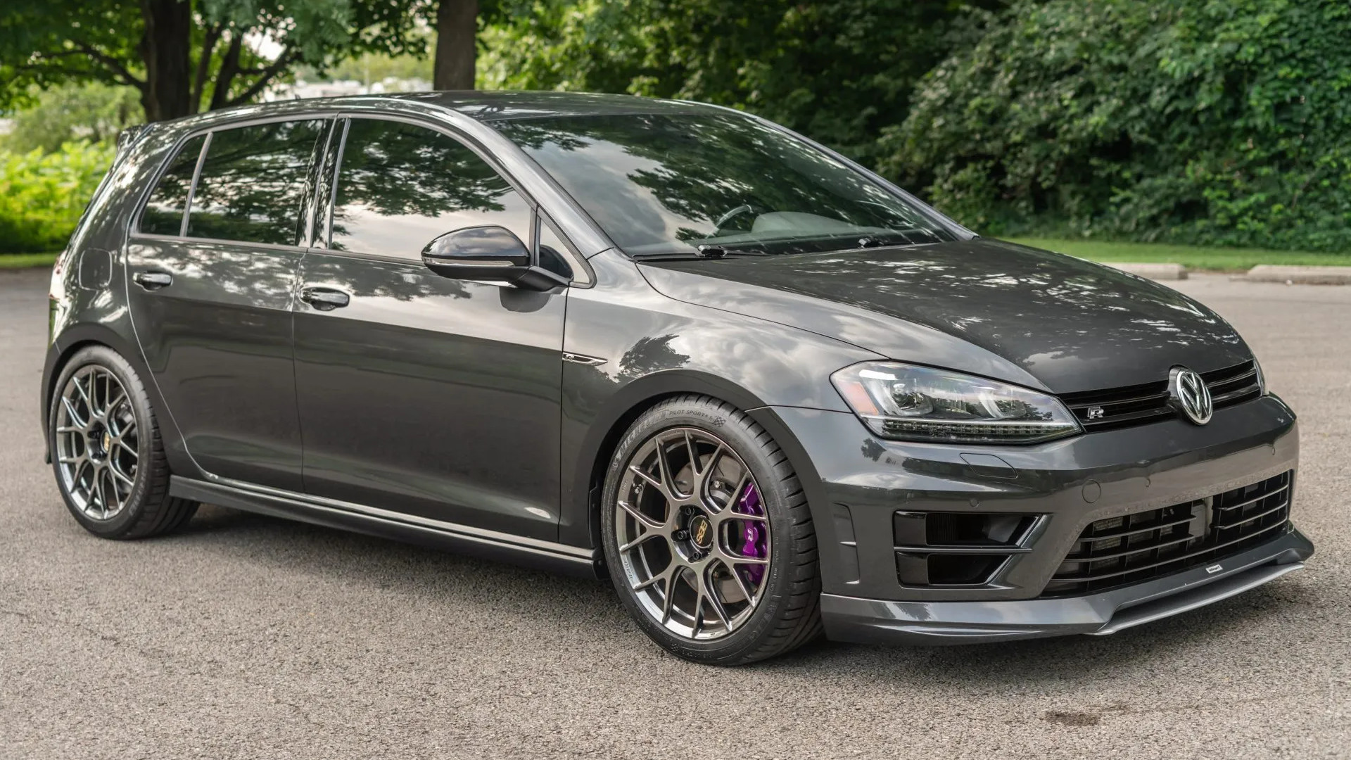 VW Golf R Painted the Wrong Color By the Factory is a One-of-a-Kind Mystery