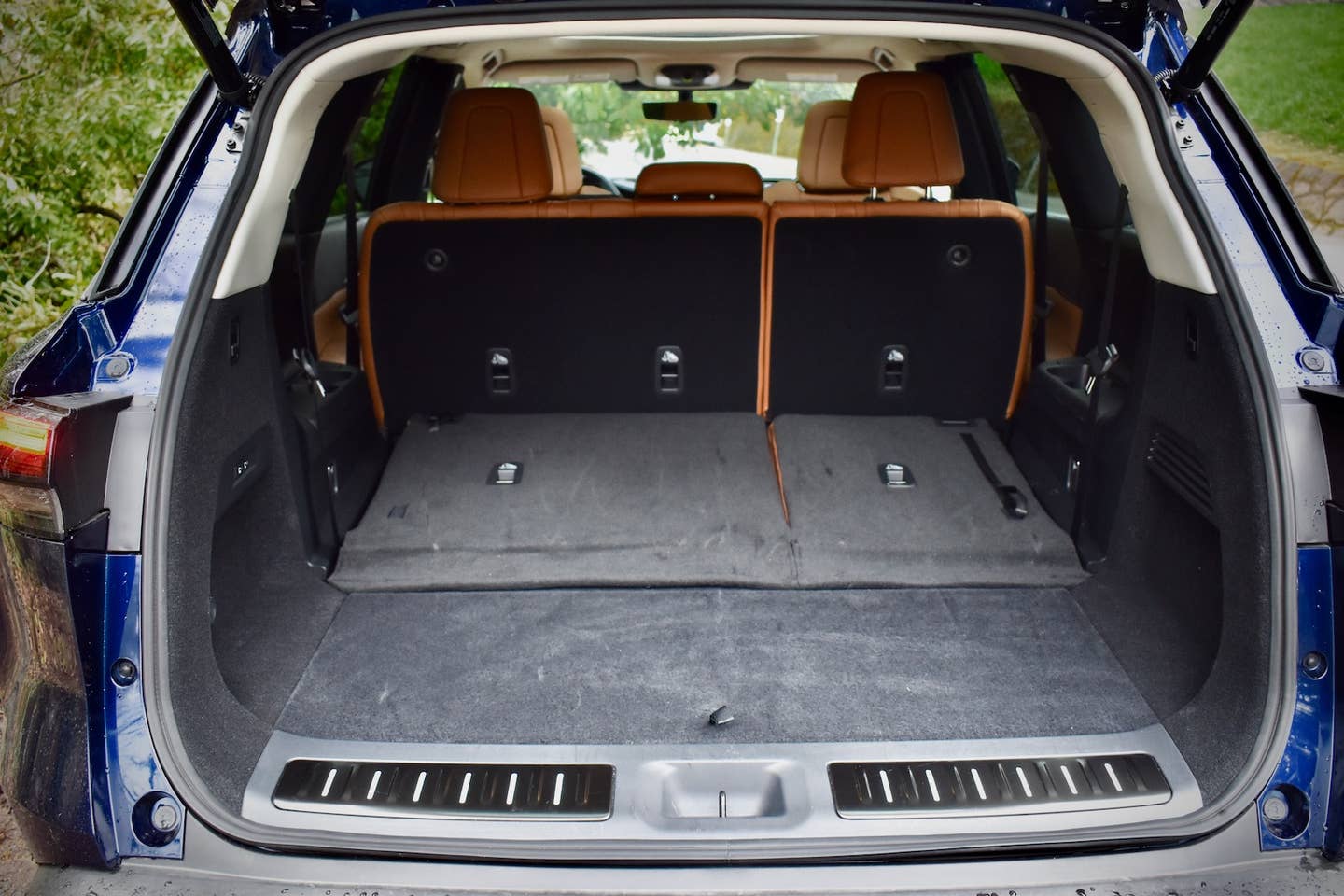 2023 Infiniti QX60 Sensory AWD trunk cargo area with third row flat
