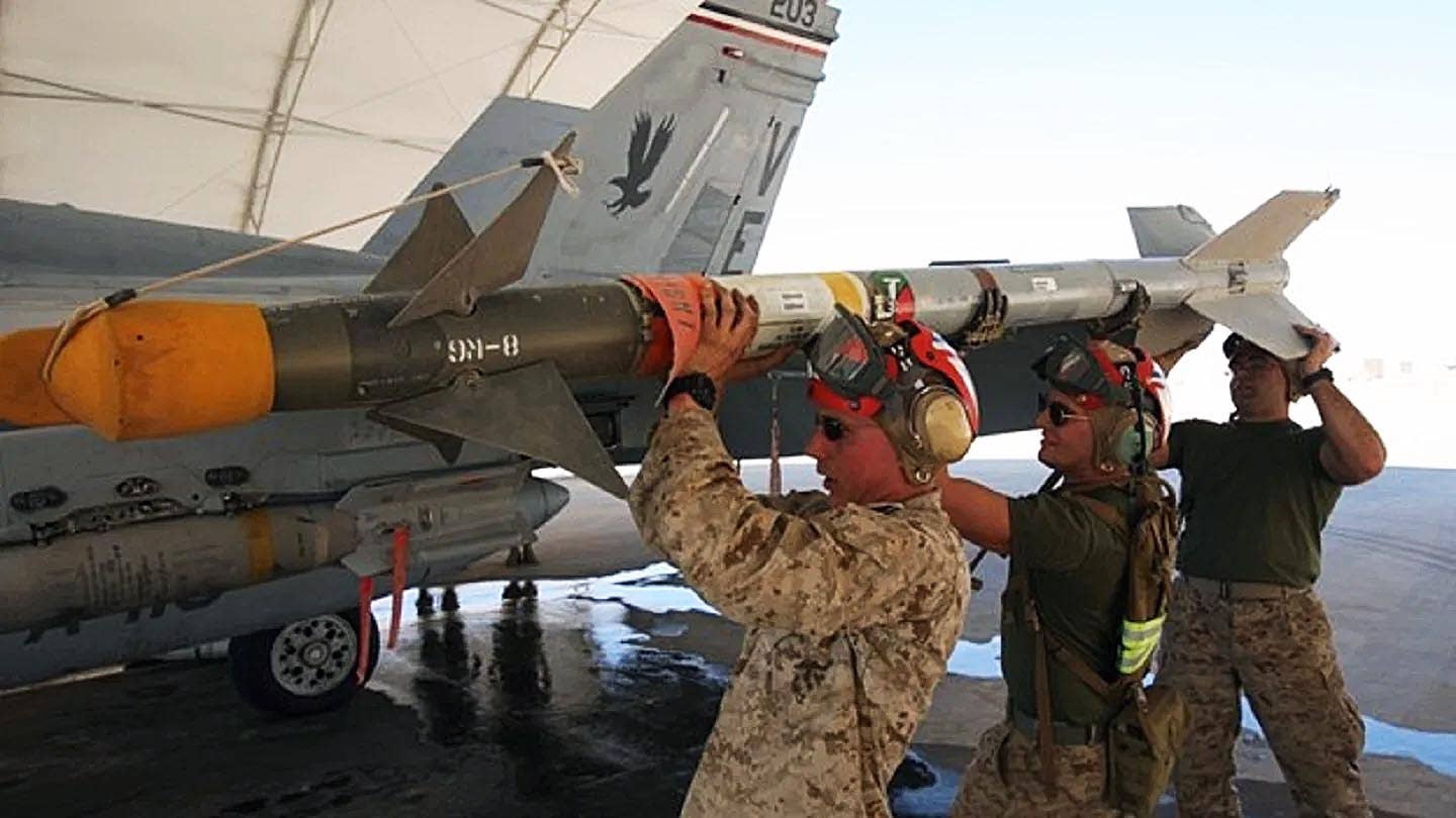 An AIM-9M is loaded onto a F/A-18 Hornet. (USMC)