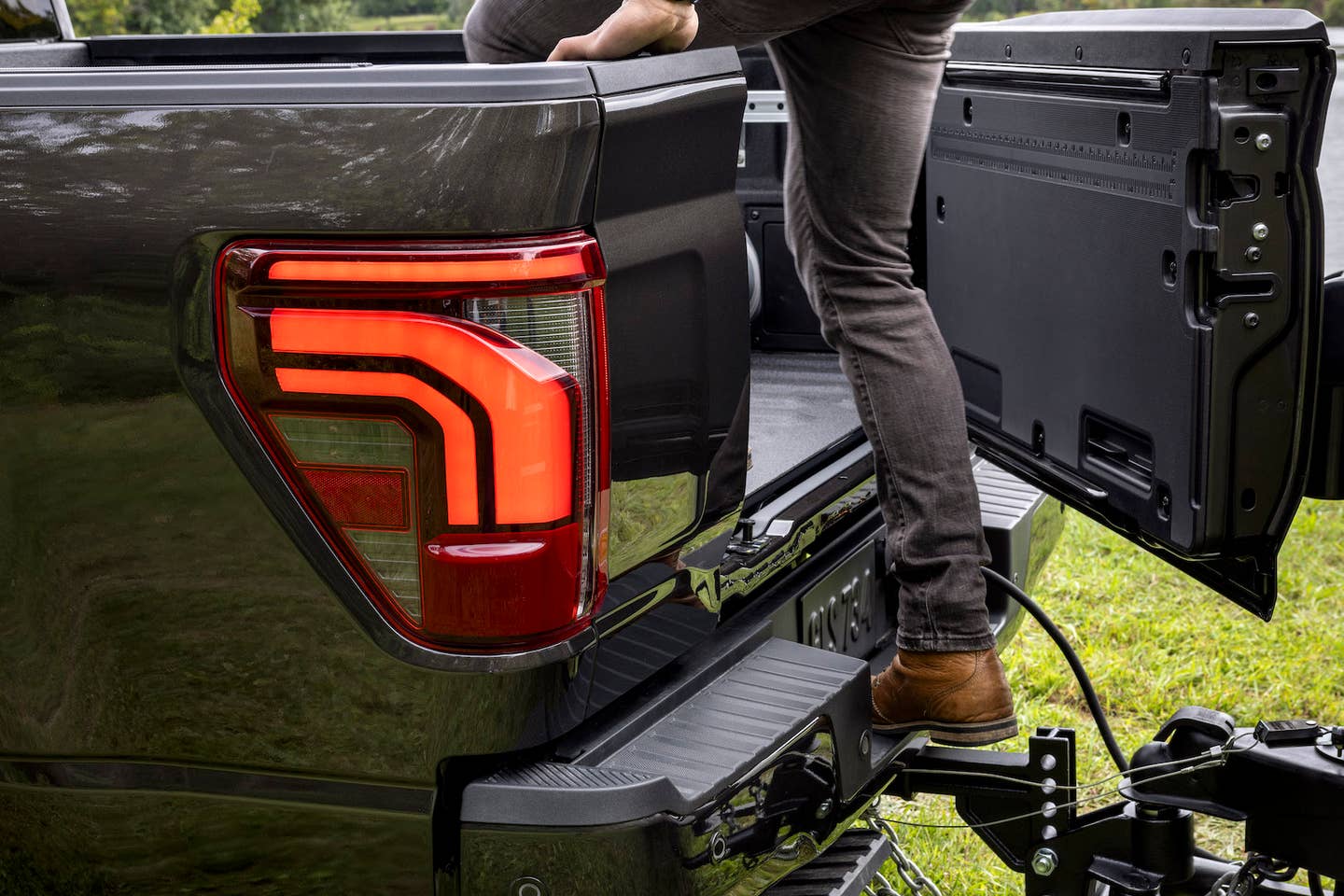 2024 Ford F-150 redesigned rear bumper step