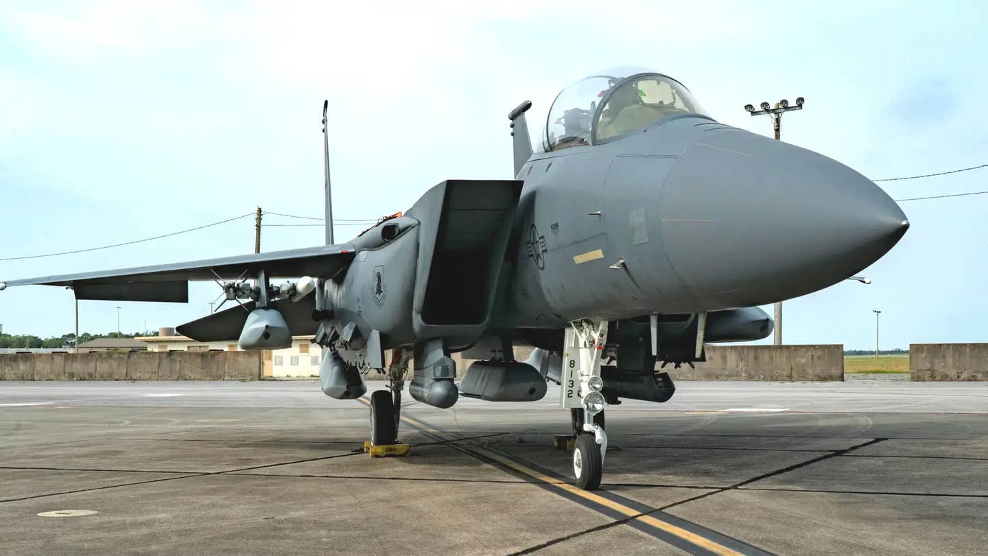 An F-15EX loaded with five AGM-158 Joint Air-to-Surface Standoff Missile (JASSM) cruise missiles. <em>USAF</em>
