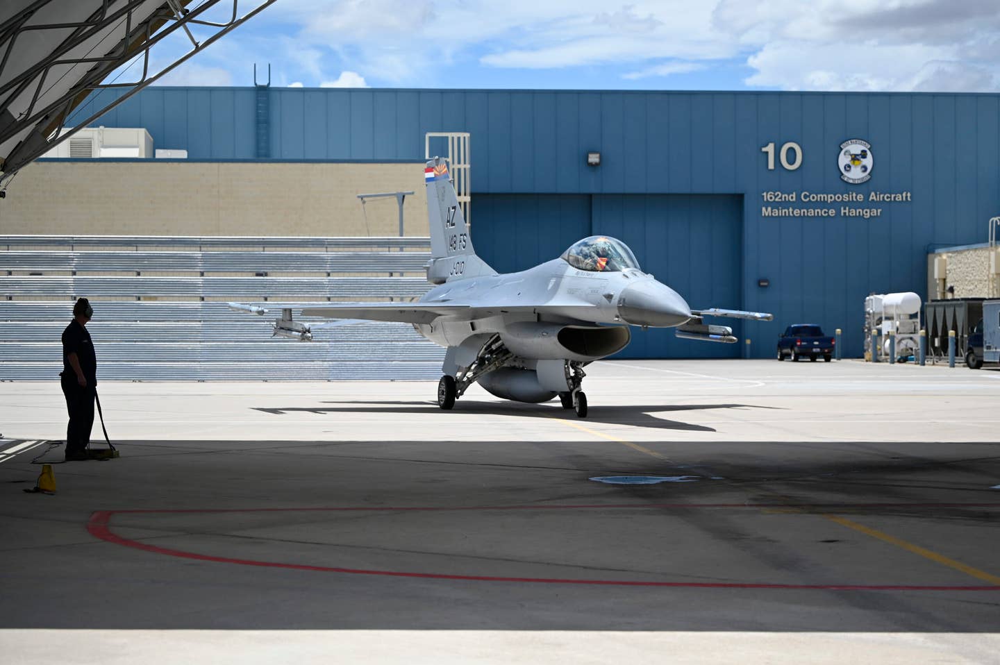 An F-16 crew chief from the 162nd Wing at Morris Air National Guard Base in Tucson monitors an F-16 as it parks before engine shutdown. <em>U.S. Air National Guard photo by Maj. Angela Walz</em>