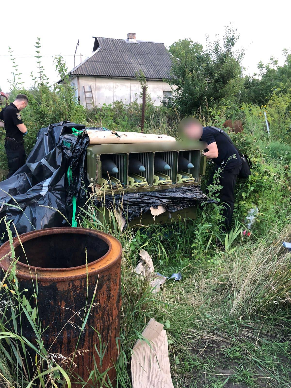 Ukrajinská národní policie vyšetřuje rakety protivzdušné obrany Tor, které objevila.  (foto ukrajinské národní policie)