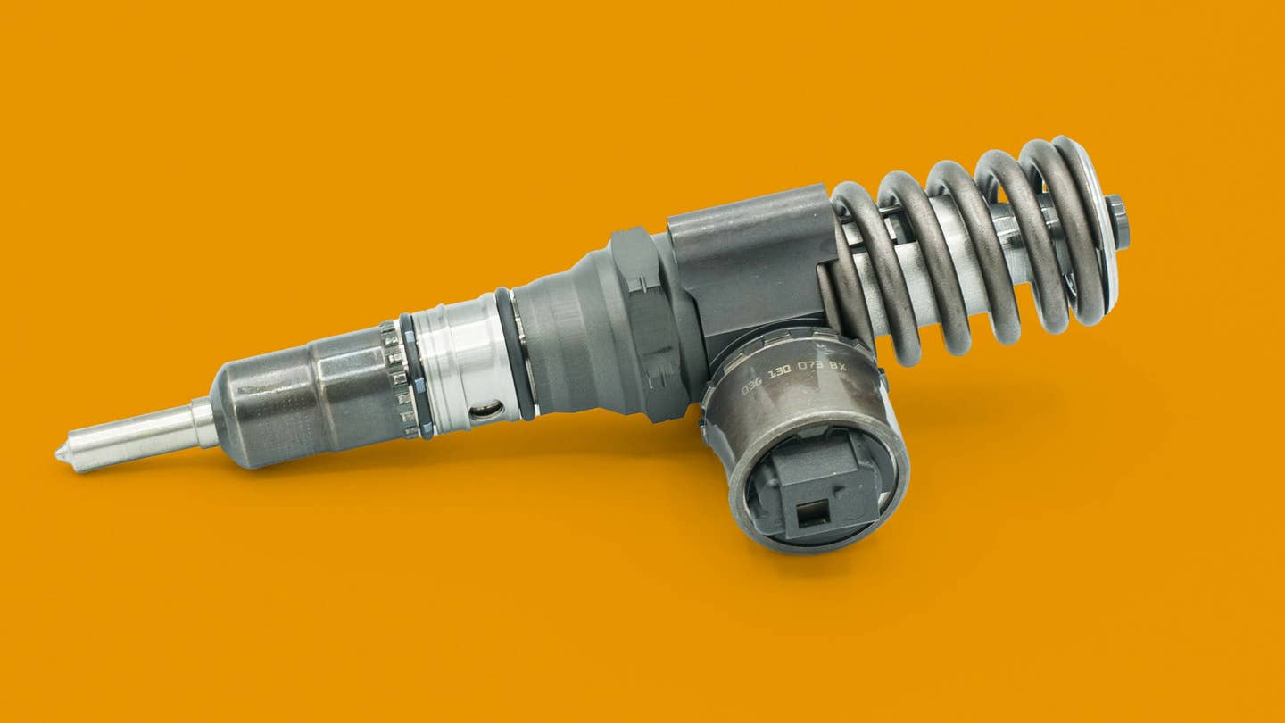 You can't usually see much of a fuel injector from the top of the engine, but here's what one looks like. Most are visually similar. <em>Adobe/Andrew P. Collins</em>