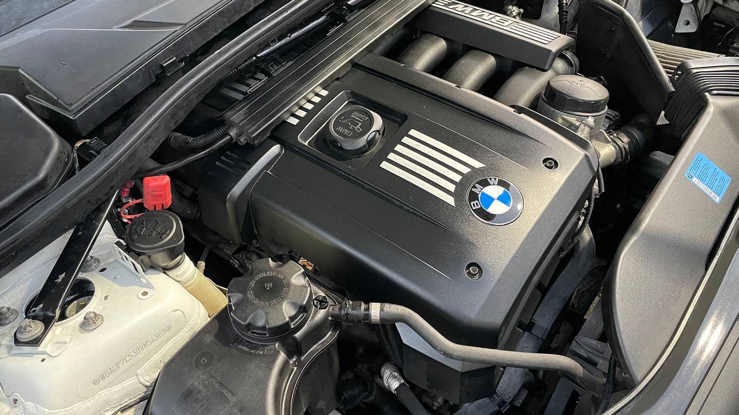 The naturally aspirated BMW N52 inline-six engine