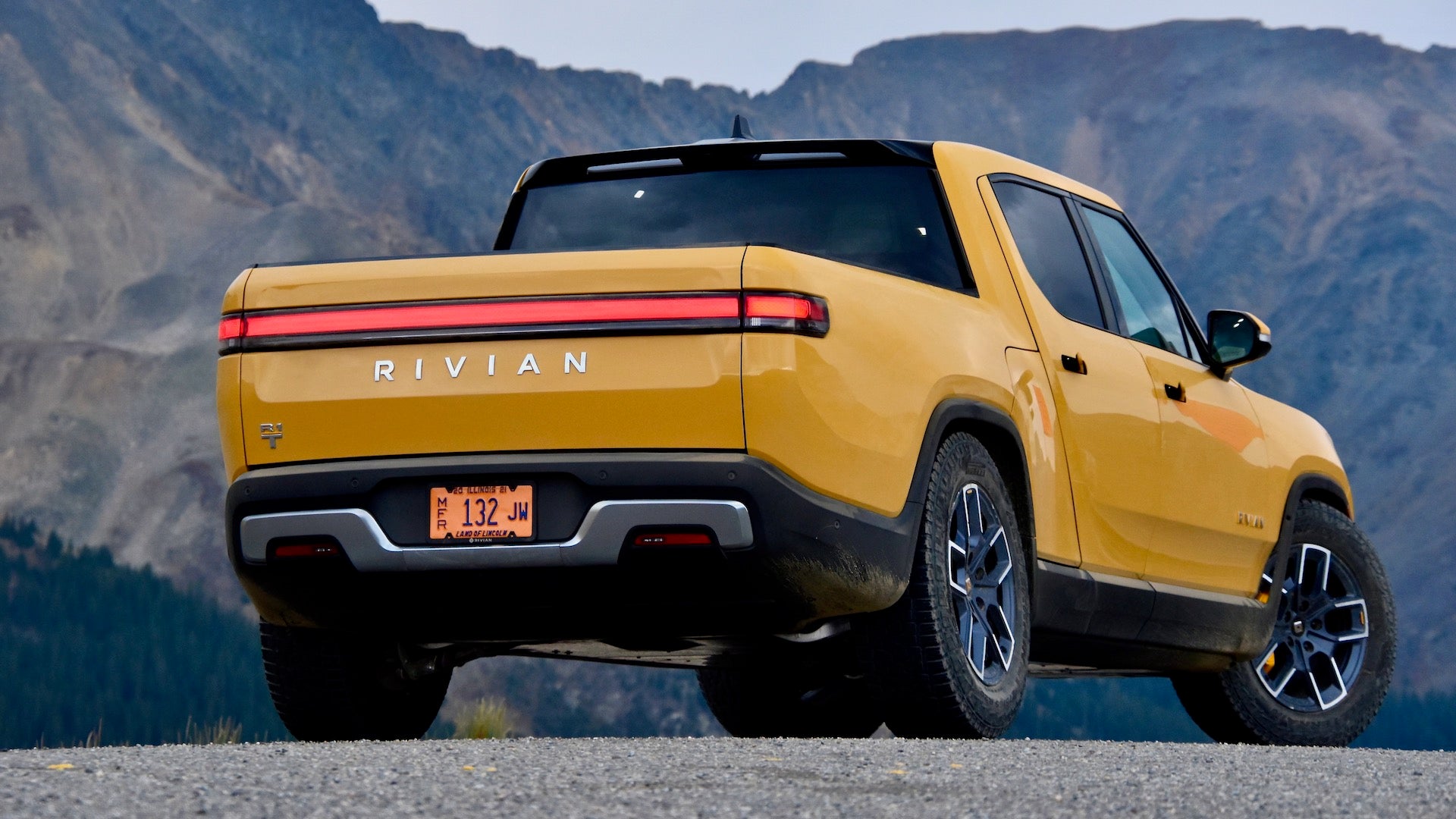 The Rivian R1T, equipped with a ‘Max Pack’ battery that can travel up to 410 miles, has been released.