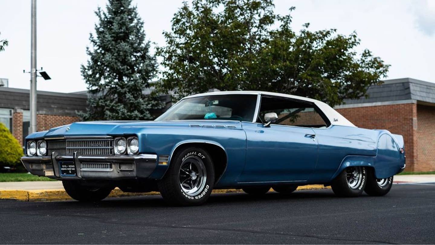 Tandem-axle 1971 Buick Electra 225 coupe in blue