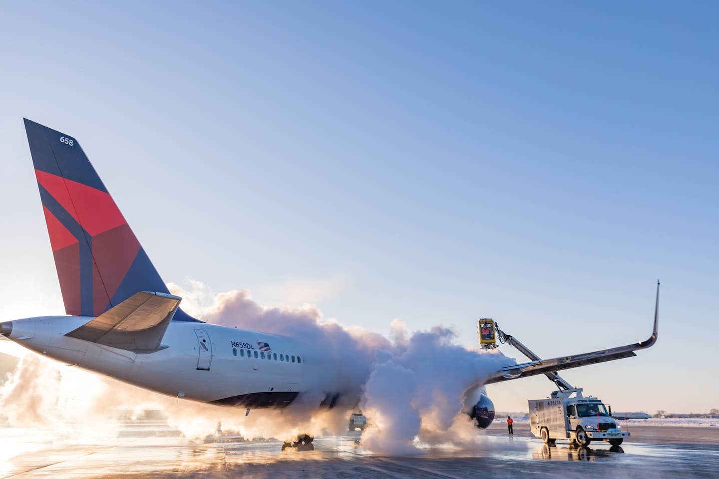 Delta Air Lines de-icing a Boeing 757-200 in Minnesota