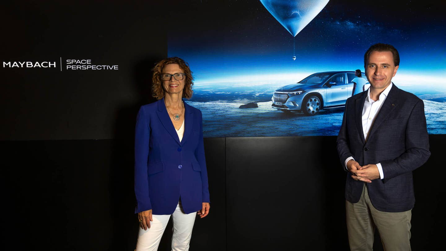 <em>Jane Poynter (left) and Daniel Lescow, Head of Mercedes-Maybach (right)</em> | <em>Mercedes-Maybach/Space Perspective </em>