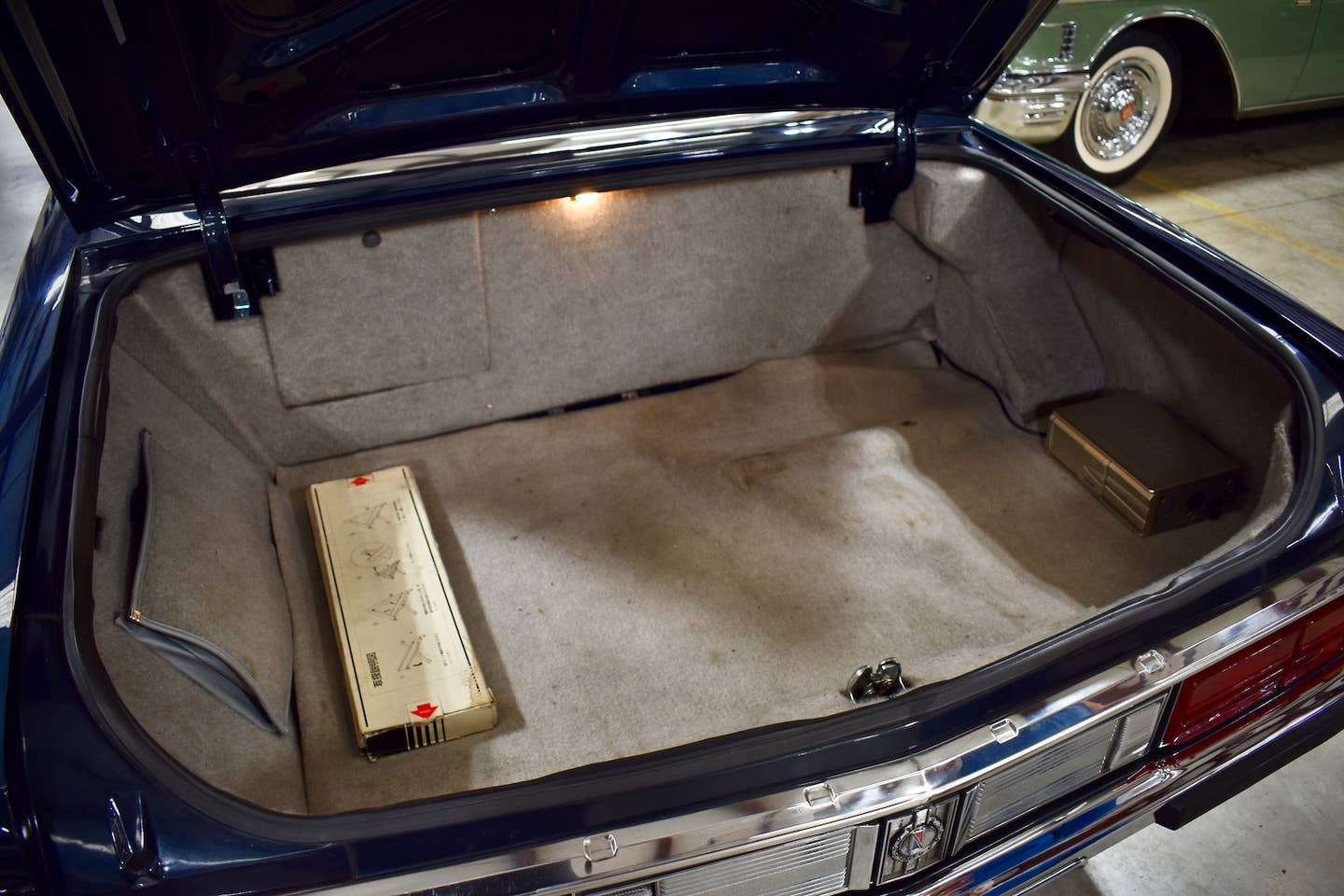 1989 Nissan President trunk