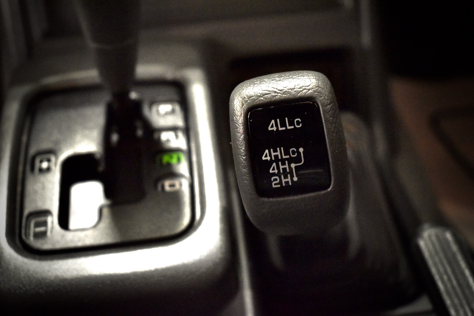 1997 Mitsubishi Pajero Evolution transfer case shift knob