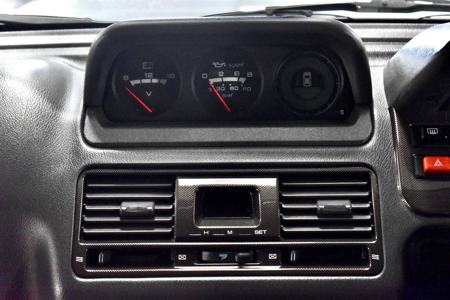 1997 Mitsubishi Pajero Evolution voltmeter, fuel pressure gauge, and compass