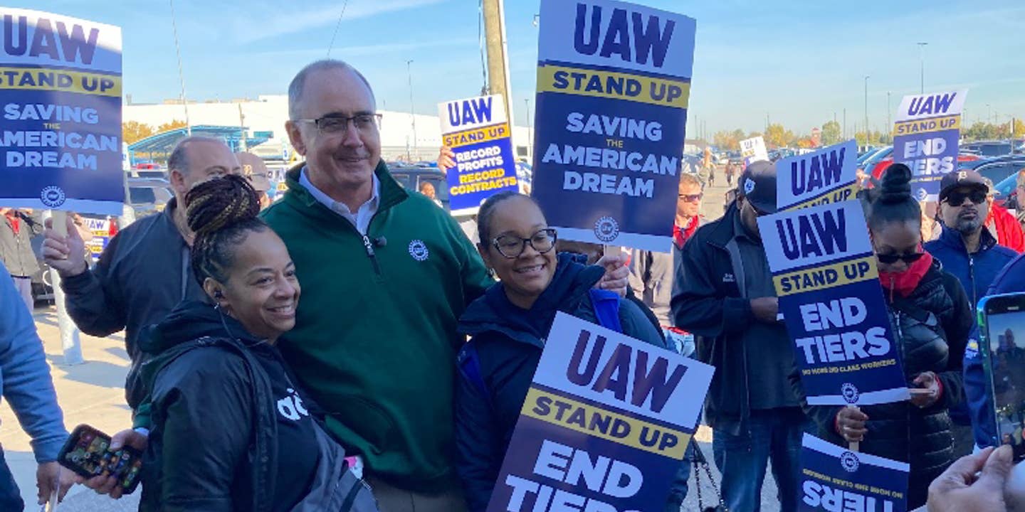 6,800 Workers at Crucial Ram Truck Plant Join UAW Strike