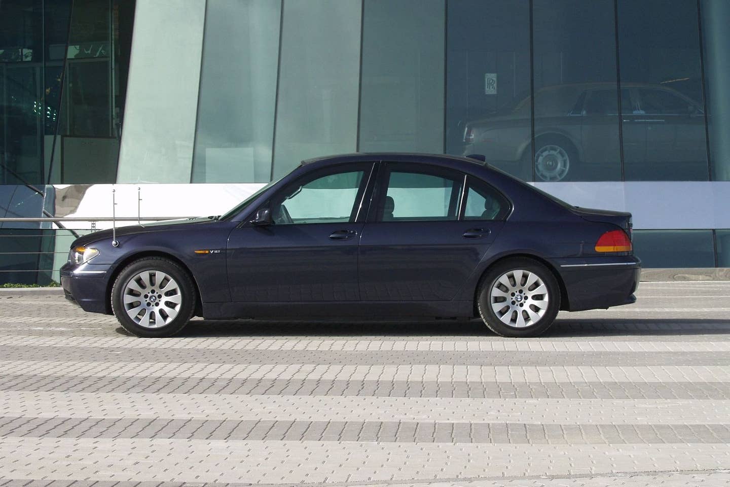 Obrněné 2006 BMW 760Li se zvýšenou střechou