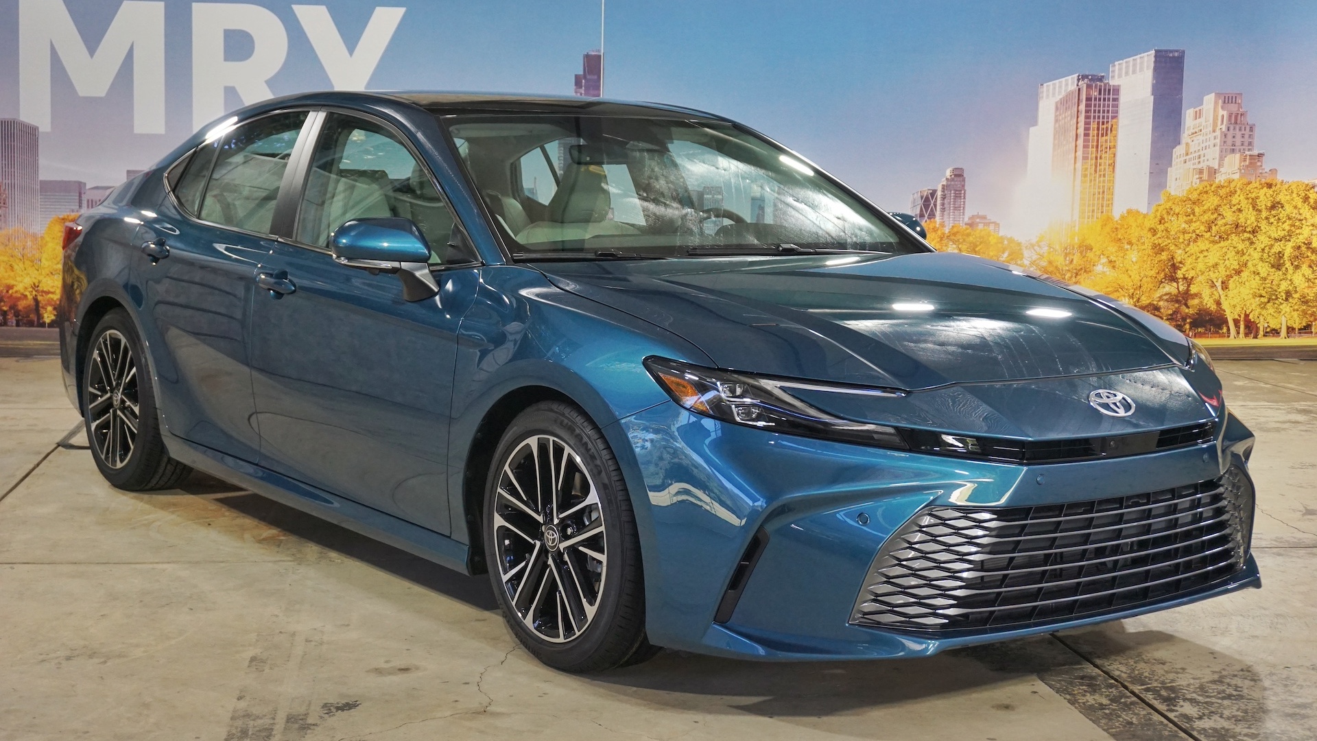 2025 Toyota Camry Goes Hybrid-Only and Looks Good Doing It