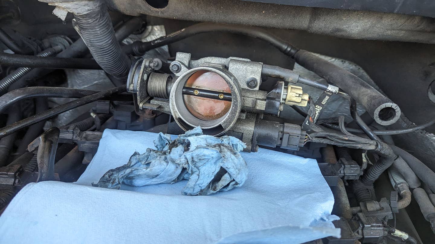 How to clean a throttle body