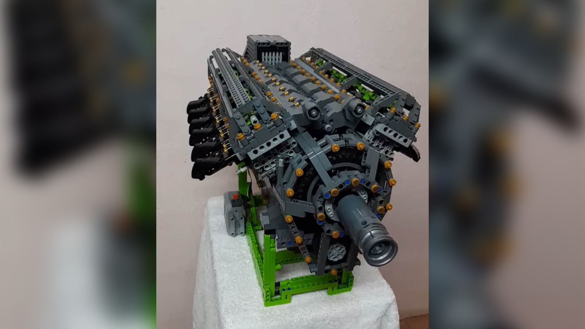 محرك LEGO Rolls-Royce Merlin العامل هذا سيجعل الحلفاء فخورين