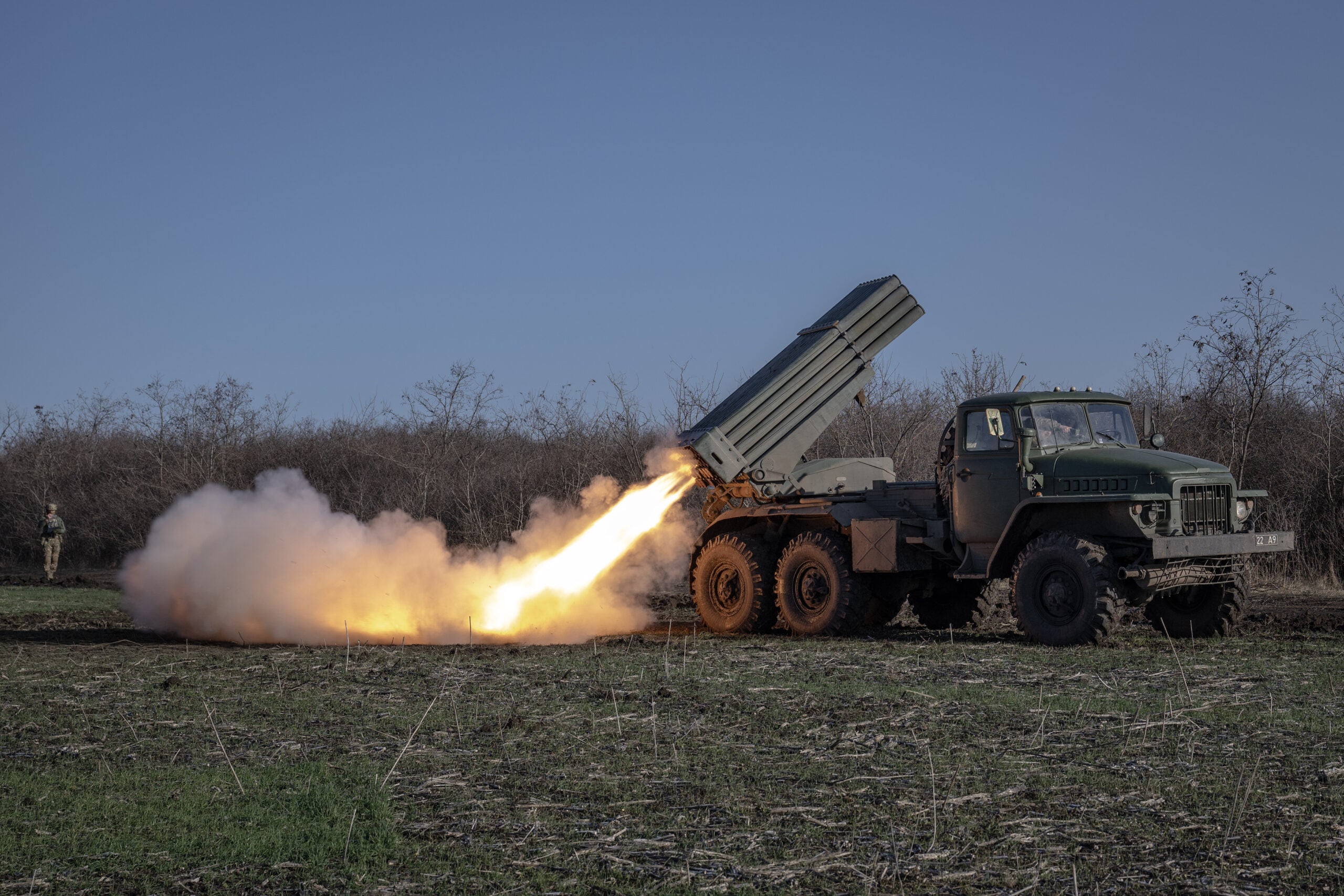 AVDIIVKA, UKRAINE - NOVEMBER 28: Ukrainian soldiers fire artillery at their fighting position in the direction of Avdiivka of Donetsk Oblast, Ukraine on November 28, 2023. Ukrainian artillery units deployed in the Avdiivka direction, where heavy clashes have been continuing due to the intensification of Russian attacks lately, continue their intense firing activities. Trying to repel the attacks of Russian troops, the Ukrainian army defends the frontlines by continuing its air and land shooting activities. (Photo by Ozge Elif Kizil/Anadolu via Getty Images)