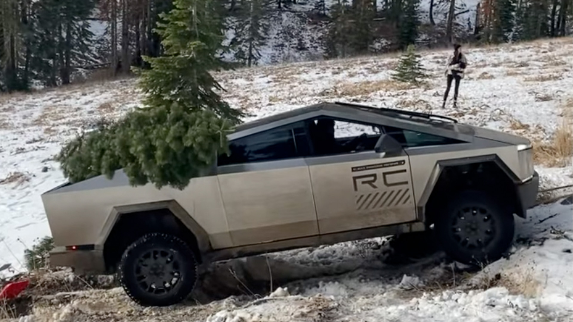 Tesla Cybertruck Shows Questionable Off-Road Abilities, Gets Rescued by Ford Super Duty