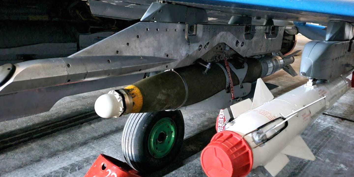 A new picture has emerged offering the best look so far a distinctive pylon that Ukrainian MiG-29 and Su-27 fighters use to carry JDAM-ER precision-guided glide bombs.