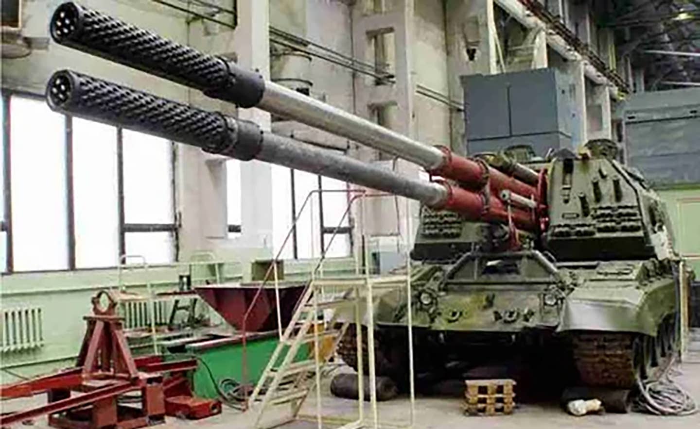 Twin-barrel-artillery-Russia-mobile-howitzer.jpg