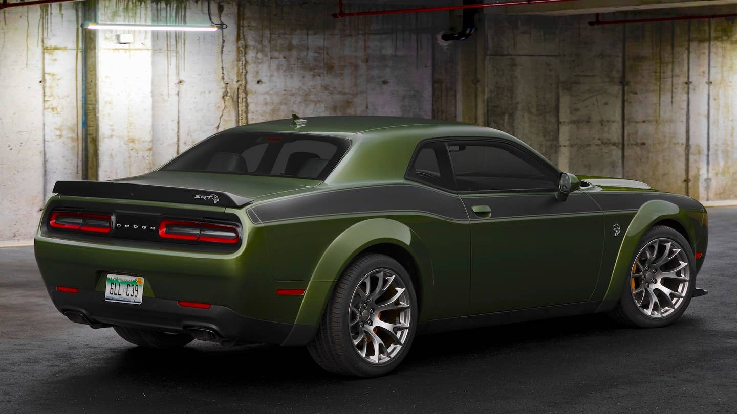 The “Old School” order combination for the 2023 Dodge Challenger SRT Jailbreak model features an F8 Green exterior dressed up with 20-by-11-inch Warp Speed Satin Carbon wheels, Satin Chrome Hellcat badging, Hammerhead Grey seats and seat belts on the interior, and much more customized content.