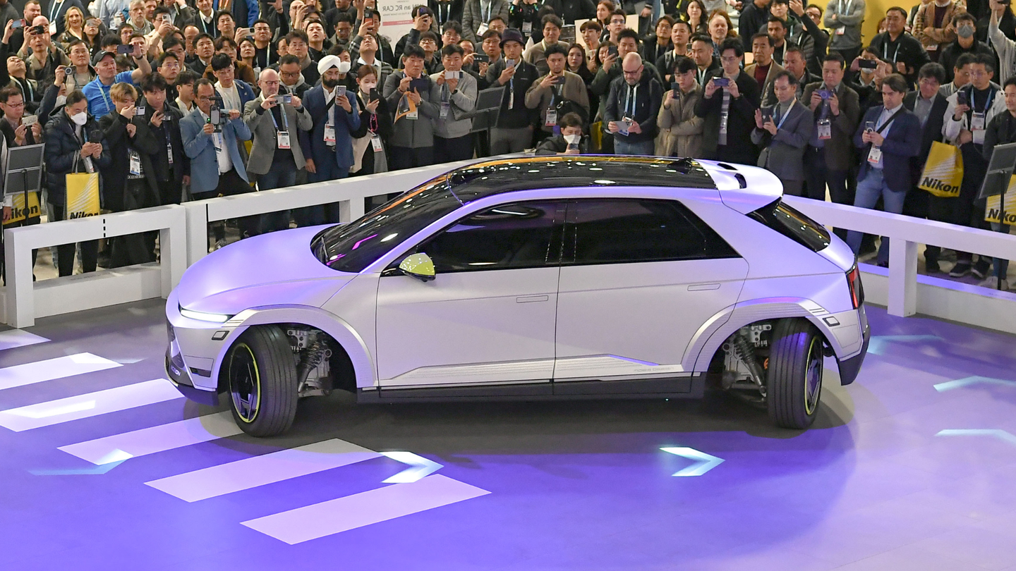 Funky Hyundai EV Concept Makes Parallel Parking Trouble a Thing of the Past