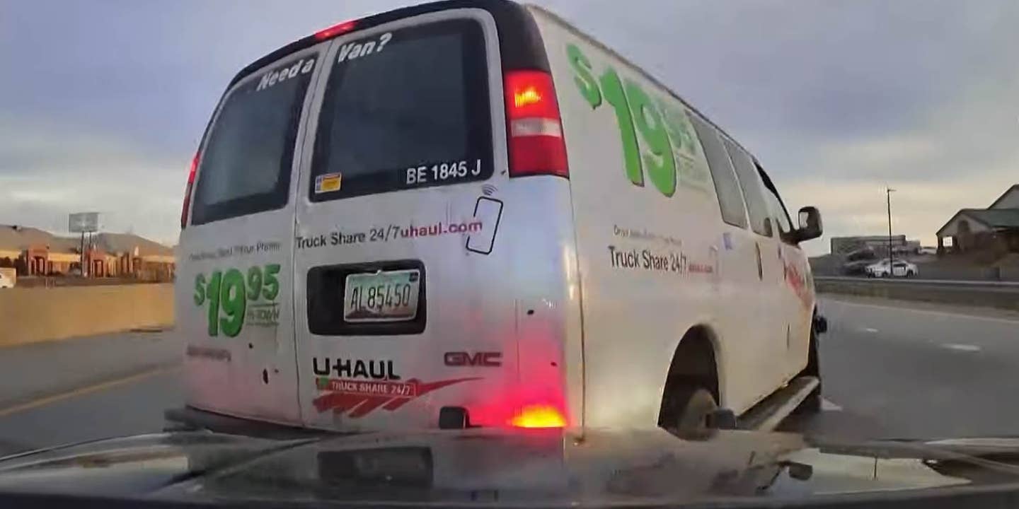 This High-Speed Chase of a U-Haul GMC Savana Is Pure Chaos