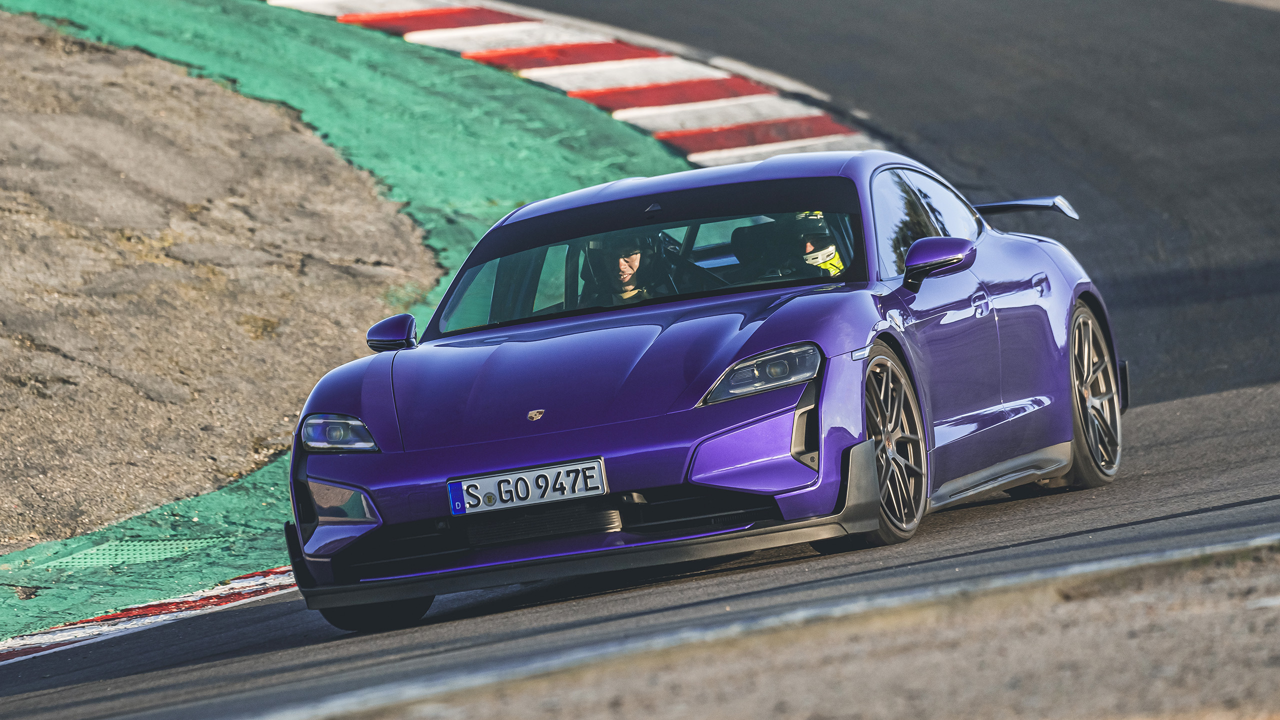 2025 Porsche Taycan Turbo GT Revealed With 1,092 HP, 7:07.55 ‘Ring Lap Time