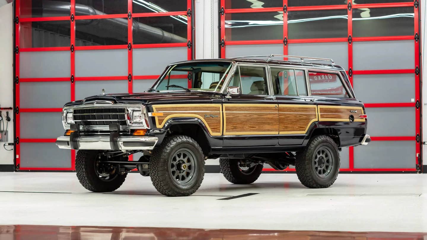 This Restomod Jeep Grand Wagoneer Is Simultaneously Classy and Rowdy