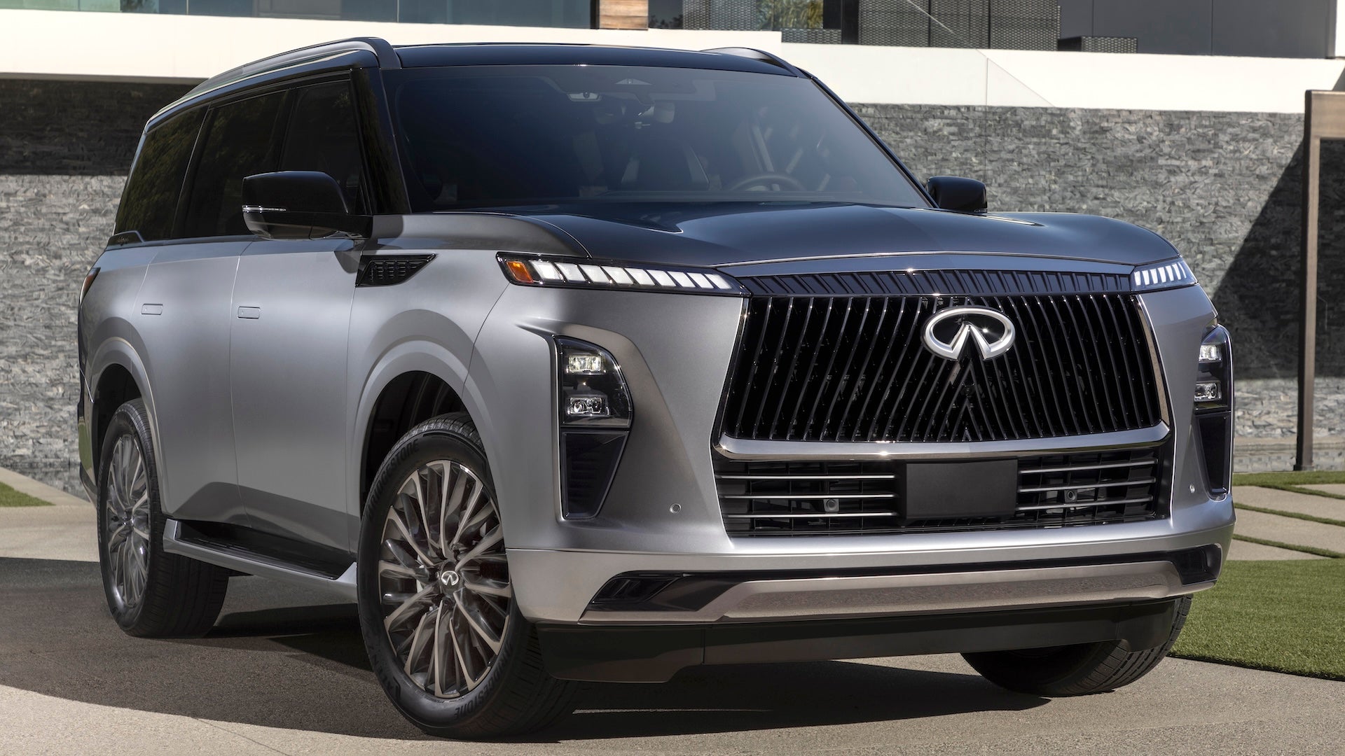 The 2025 Infiniti QX80 appears to be a significant leap ahead. It better deliver.