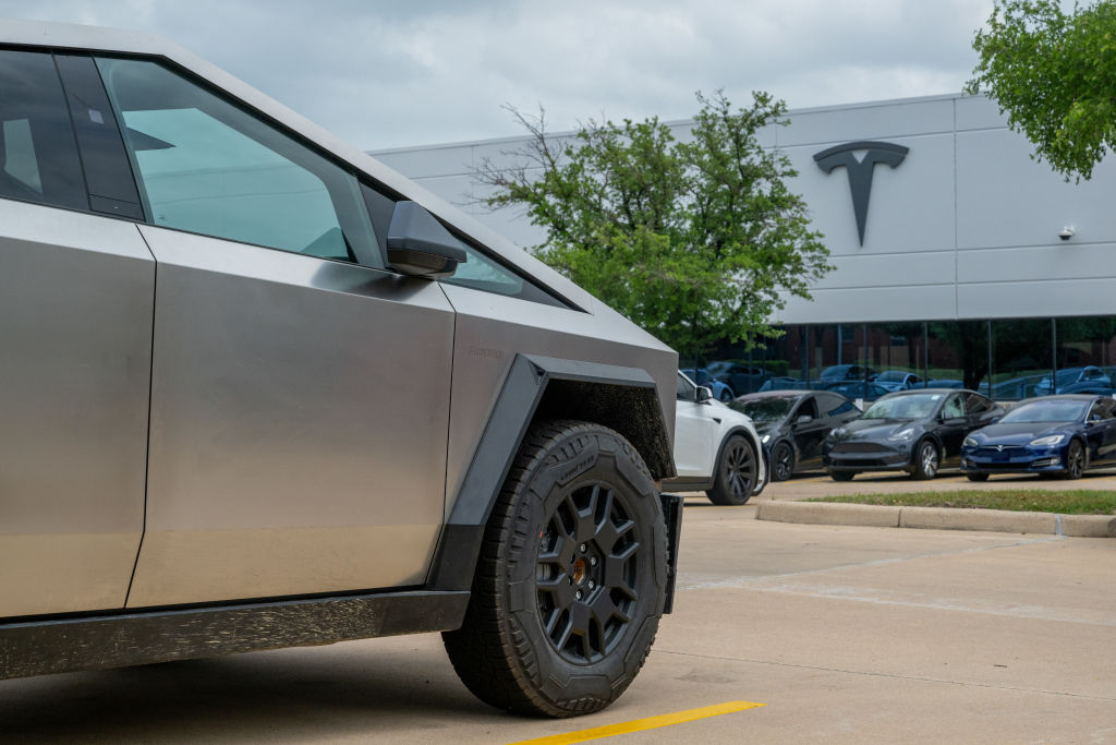 Tesla ruft jeden Cybertruck zurück, dessen Gaspedal zu 100 % klemmt