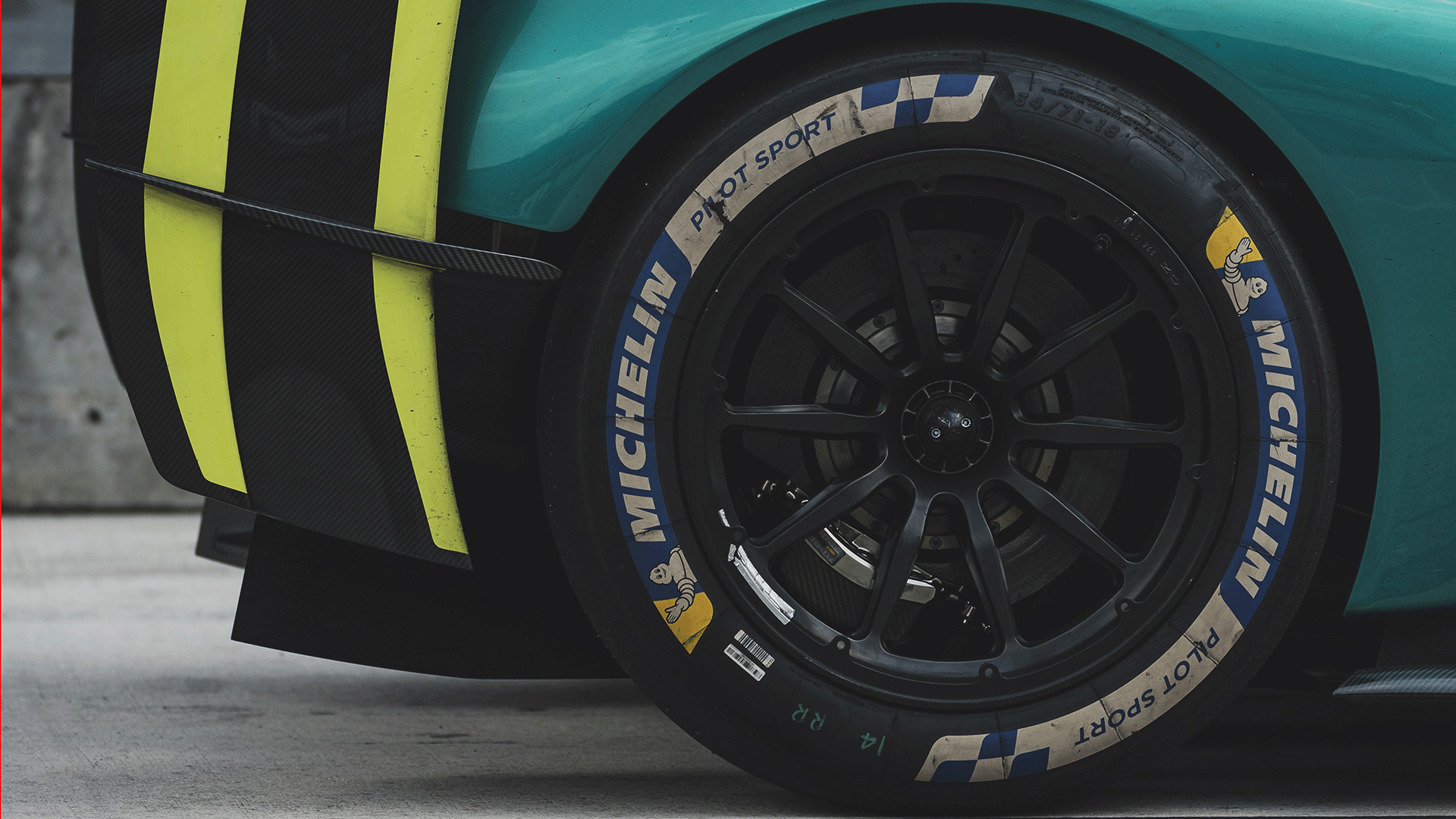 Aston Martin Valkyrie Track Drive 3